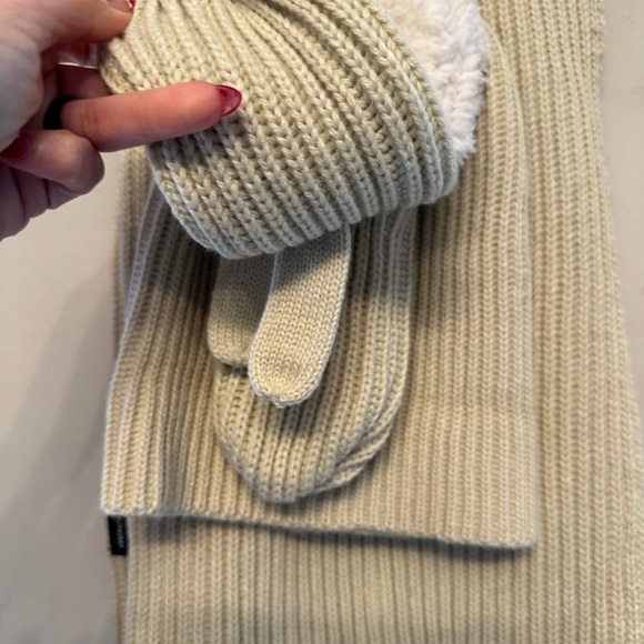NWT French Connection Cream Knit Scarf, Gloves, & Hat Set - Picture 4 of 5